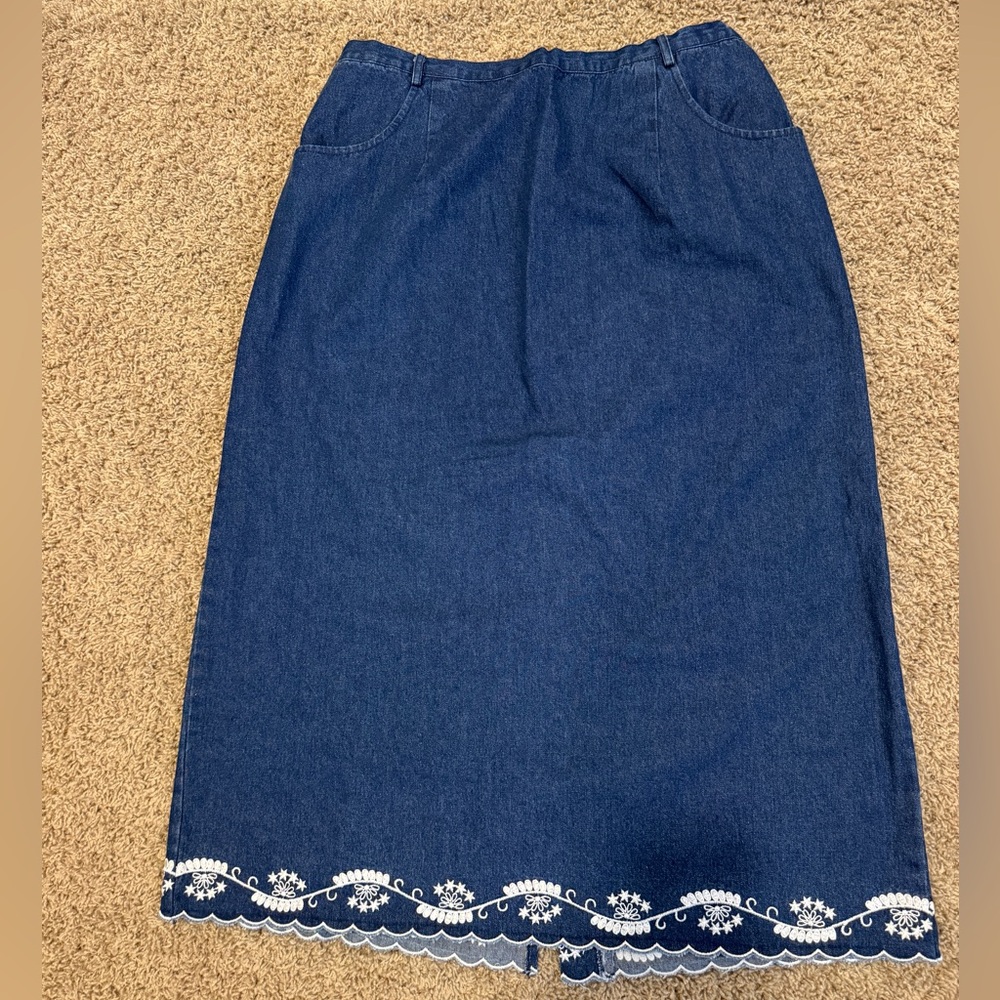 Denim & Co Blue Denim Skirt with White Embroidery size 1X